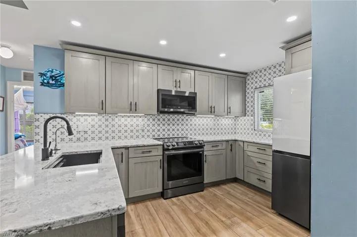 1208 Nw 15th Pl, Cape Coral, Florida 33993