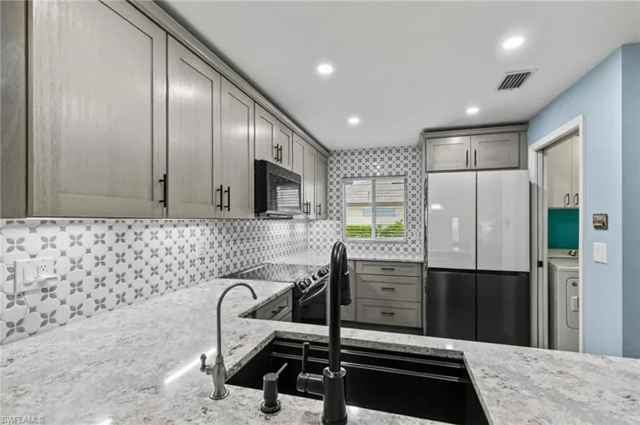 1208 Nw 15th Pl, Cape Coral, Florida 33993