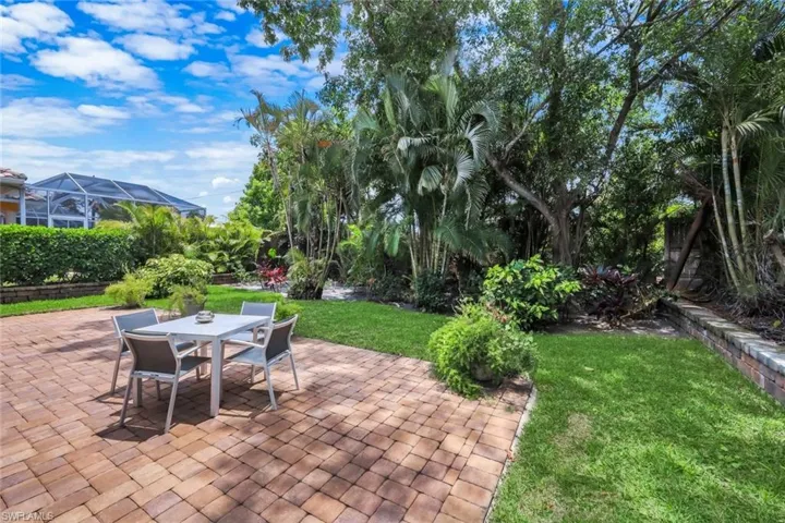Stunning, private, outdoor living area.  Ideal of outdoor entertaining.
