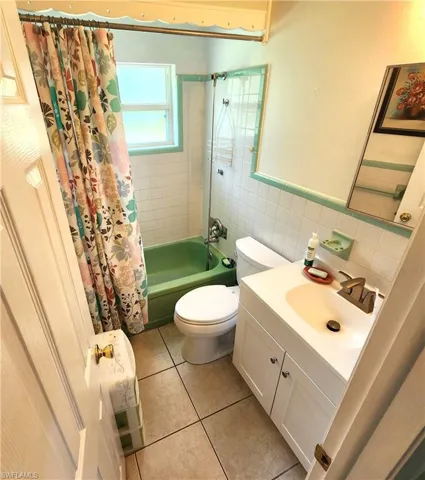 20  Glenmont W DR, North Fort Myers, FL 33917