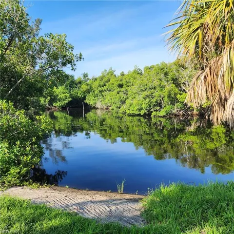 Nearby Canoe Launch To River