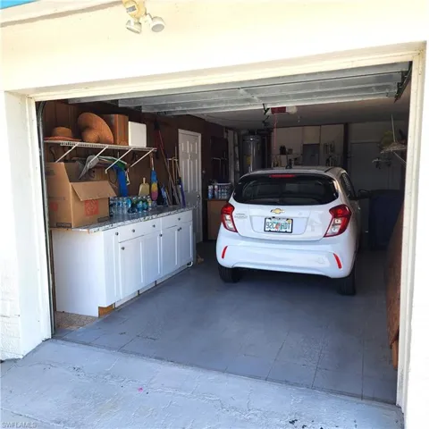 1 Car Gar w/Workshop Area