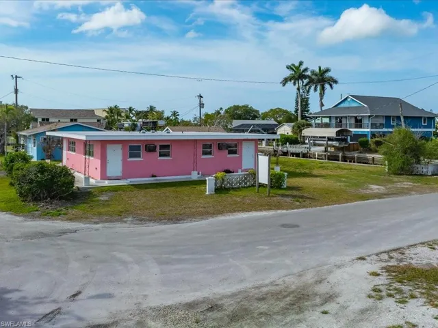 View of front of house with a front yard