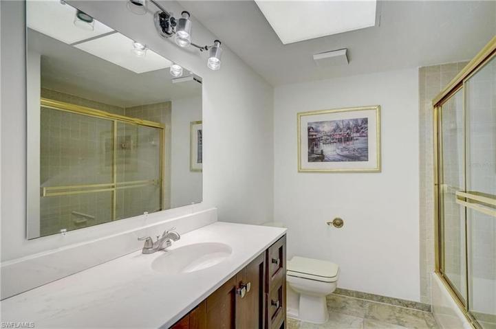 guest bath unit 3
