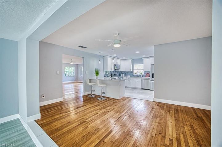 Breakfast nook to kitchen