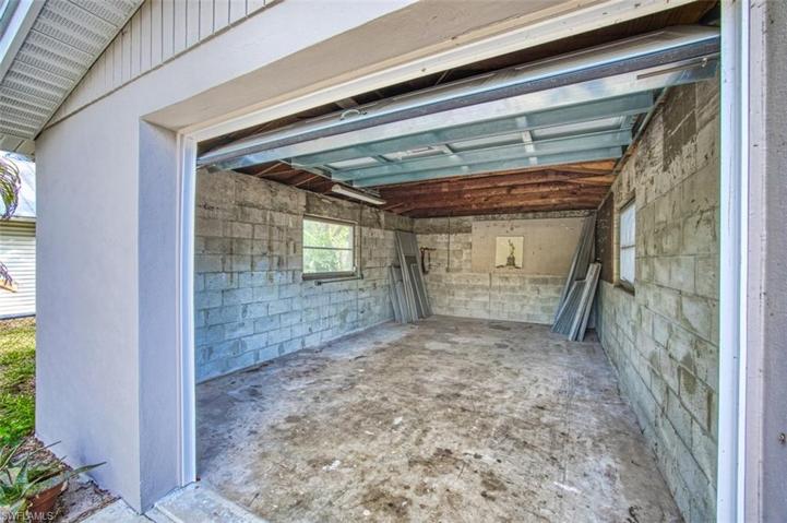 Detached single car garage