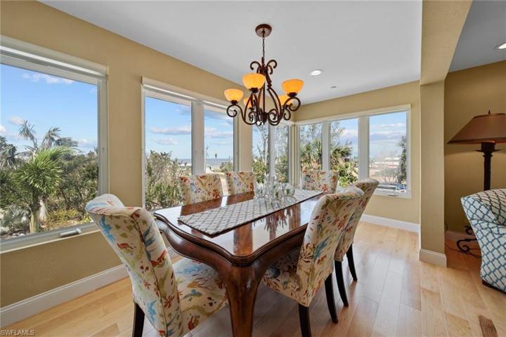 3rd FLOOR DINING ROOM