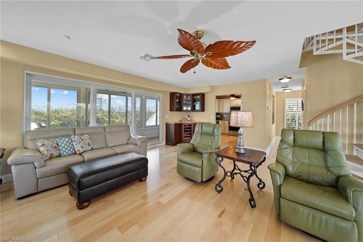 3rd FLOOR LIVING ROOM