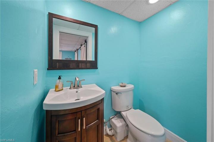 1st FLOOR BATHROOM
