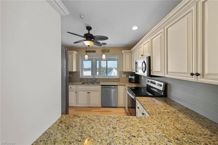 3rd FLOOR KITCHEN