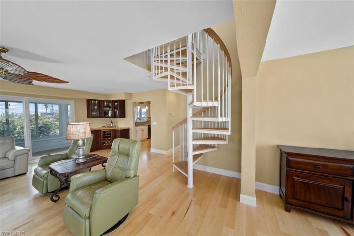 3rd FLOOR LIVING ROOM