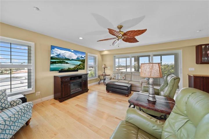 3rd FLOOR LIVING ROOM