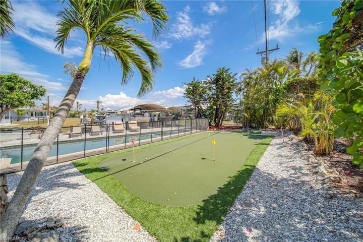 PUTTING GREEN