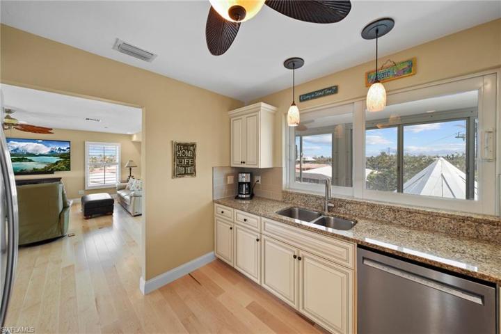 3rd FLOOR KITCHEN