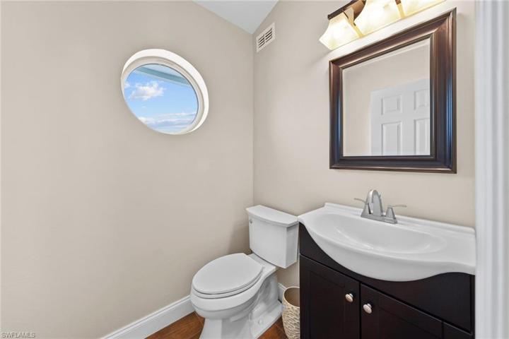 4th FLOOR BATHROOM
