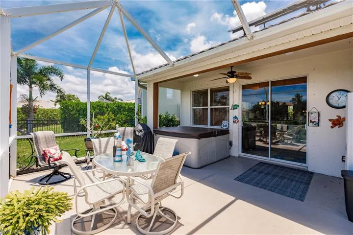 Sunroom / solarium with ceiling fan