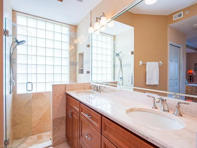 Owner's ensuite bath