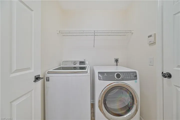 Laundry area featuring electric dryer hookup and independent washer and dryer
