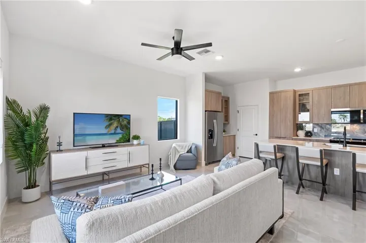 1221 Ne 6th Pl, Cape Coral, Florida 33909