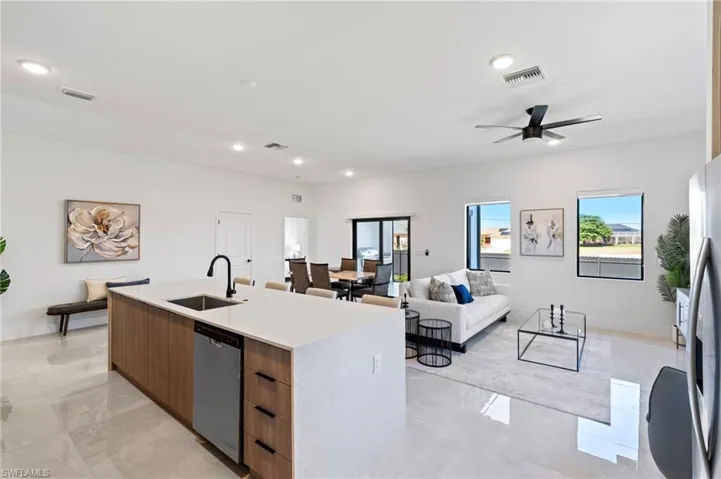 1221 Ne 6th Pl, Cape Coral, Florida 33909