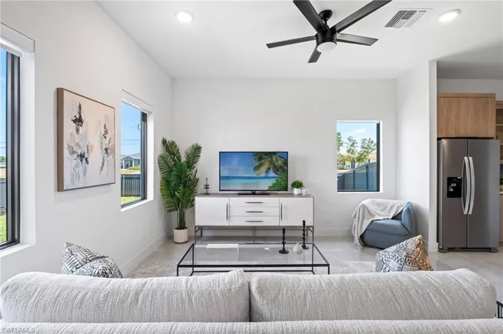 1221 Ne 6th Pl, Cape Coral, Florida 33909