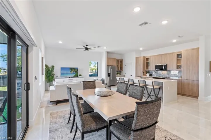 1221 Ne 6th Pl, Cape Coral, Florida 33909