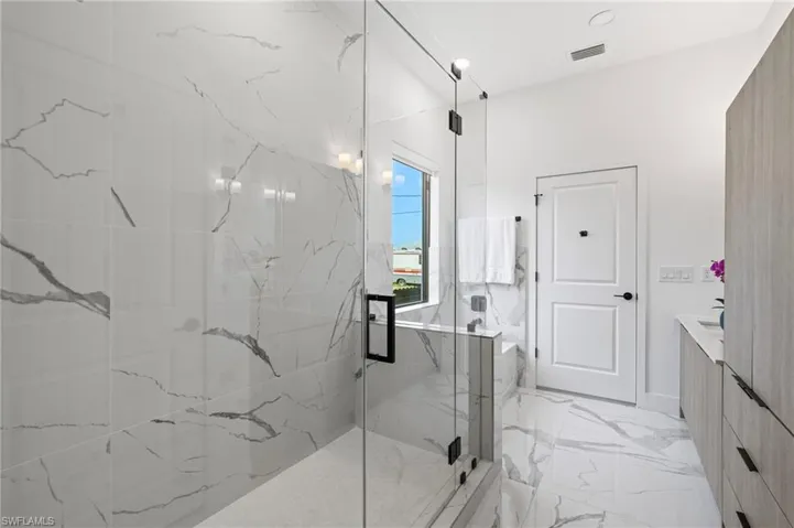 1221 Ne 6th Pl, Cape Coral, Florida 33909