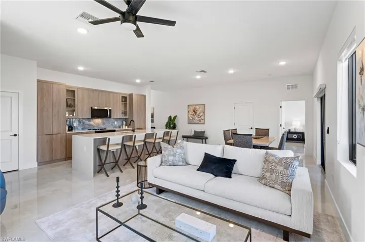 1221 Ne 6th Pl, Cape Coral, Florida 33909