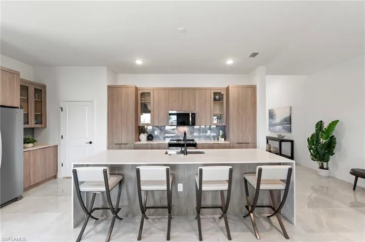 1221 Ne 6th Pl, Cape Coral, Florida 33909