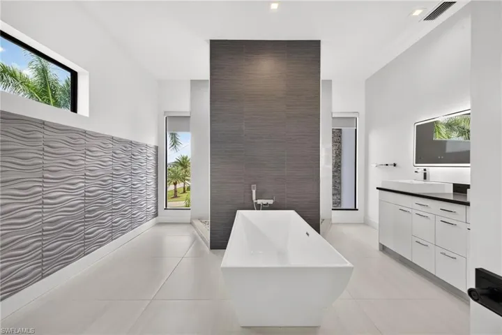 5362 Mayfair Ct, Cape Coral, Florida 33904