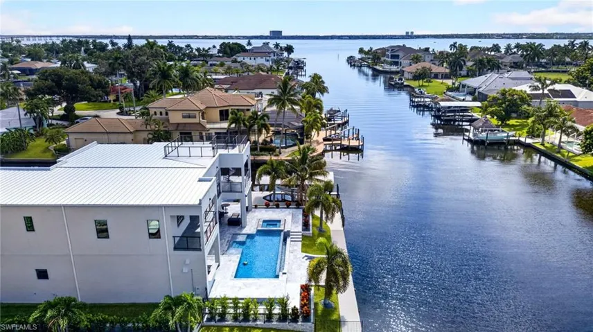 5362 Mayfair Ct, Cape Coral, Florida 33904