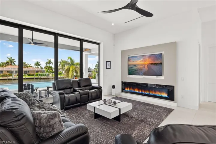 5362 Mayfair Ct, Cape Coral, Florida 33904