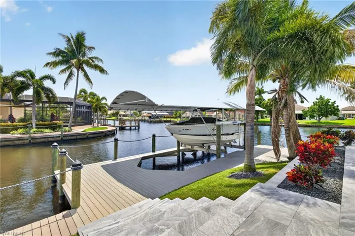 5362 Mayfair Ct, Cape Coral, Florida 33904