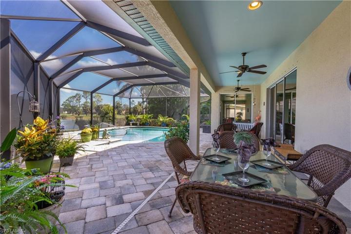 Oversized lanai with no-see-um screens!