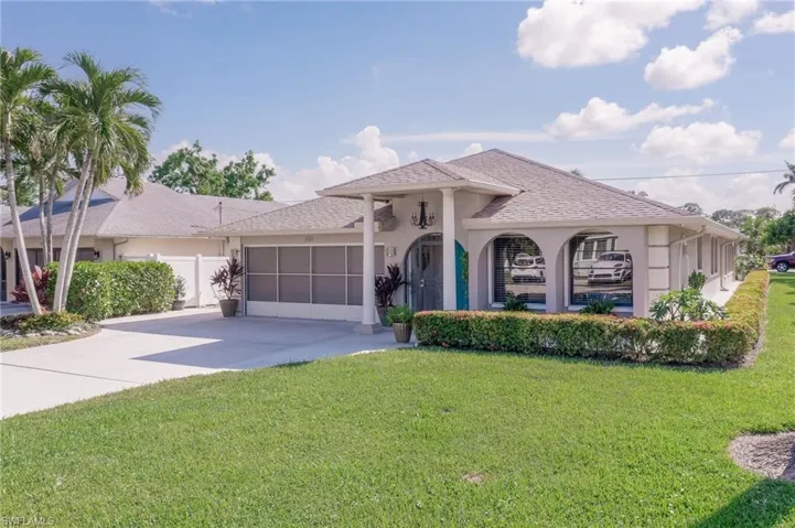 700  106th N AVE, Naples, FL 34108