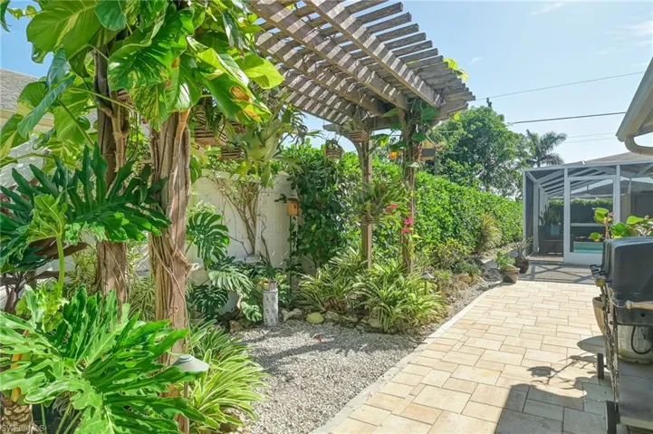 700  106th N AVE, Naples, FL 34108