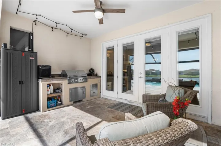 Covered lanai with outdoor grill