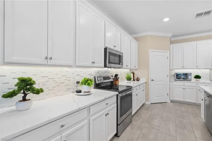 Kitchen with backsplash and under cabinet lighting
