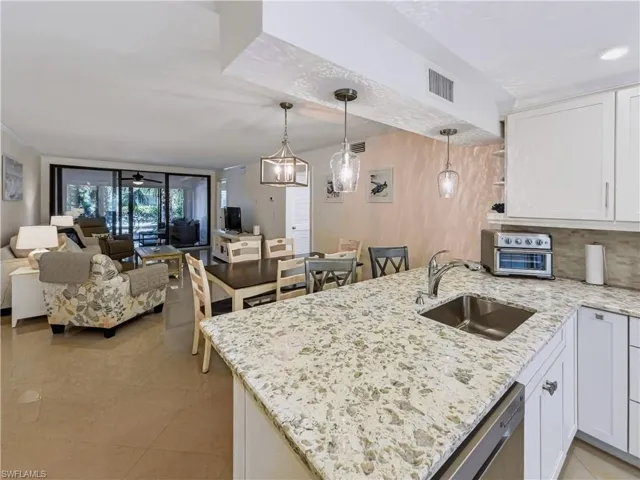 3370 10th St N 1304, Naples, Florida 34103