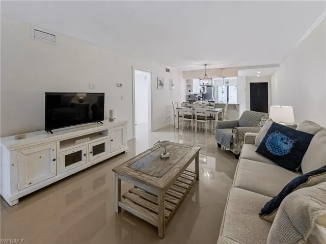3370 10th St N 1304, Naples, Florida 34103