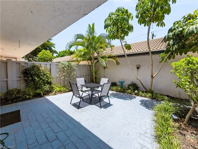 3370 10th St N 1304, Naples, Florida 34103