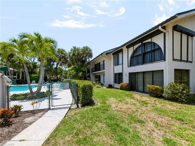 3370 10th St N 1304, Naples, Florida 34103