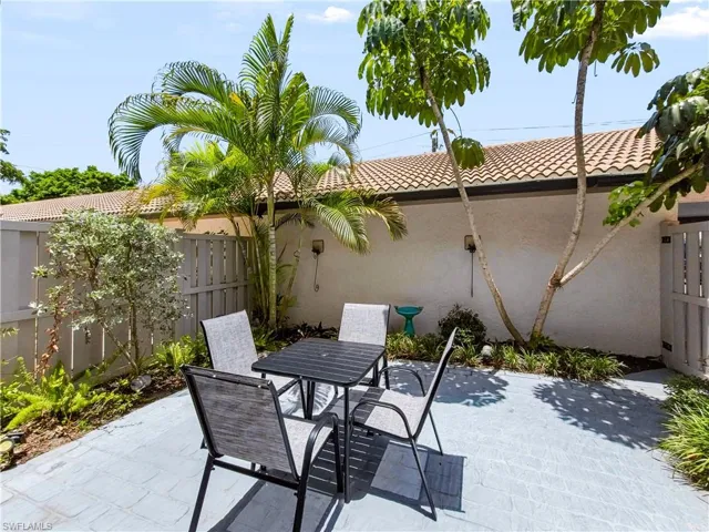 3370 10th St N 1304, Naples, Florida 34103