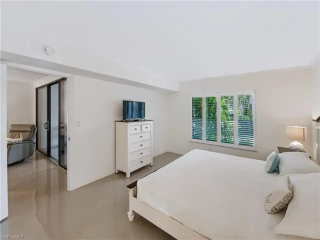 3370 10th St N 1304, Naples, Florida 34103