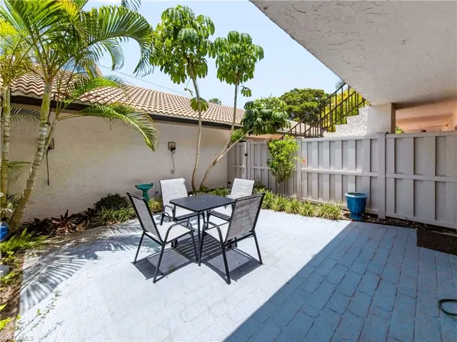 3370 10th St N 1304, Naples, Florida 34103