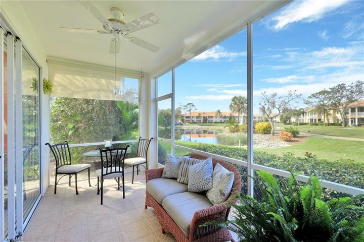 GORGEOUS GOLF & LAKE VIEW from your private lanai! Minutes to Barefoot Beach!