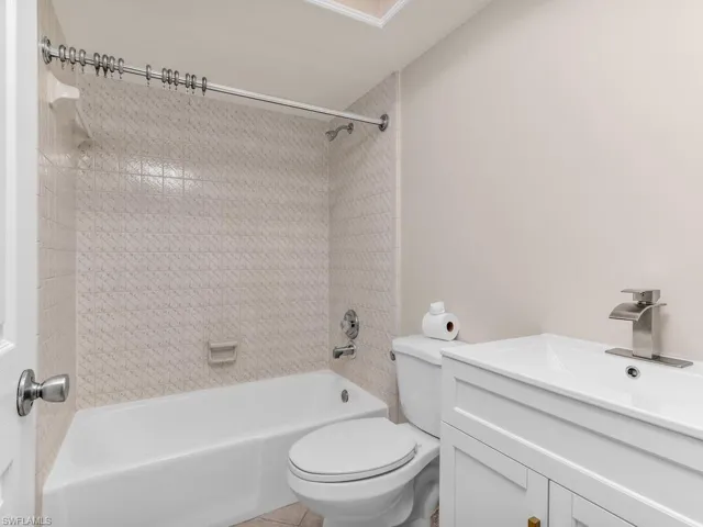 728  92nd N AVE, Naples, FL 34108
