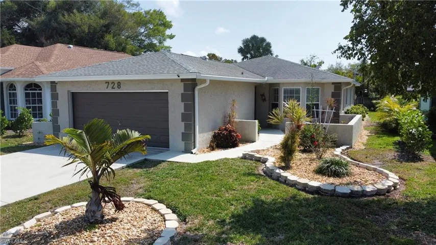 728  92nd N AVE, Naples, FL 34108