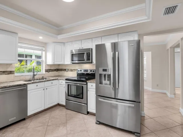 728  92nd N AVE, Naples, FL 34108