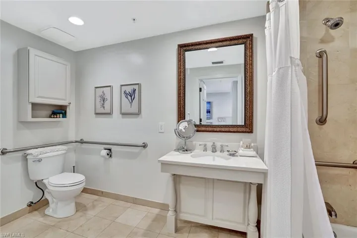 221  9th S ST, Naples, FL 34102